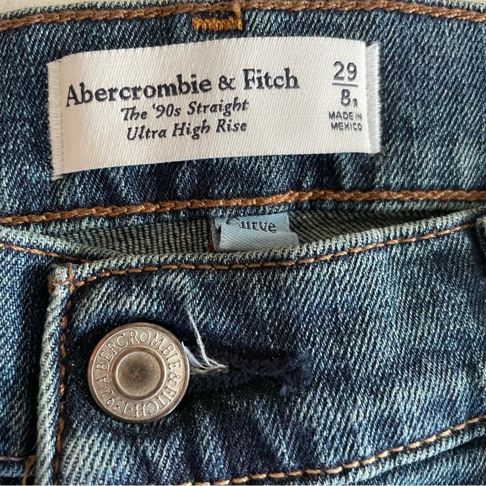 NEW Abercrombie & Fitch 90s straight ultra high-rise jeans size 8R 29 Curve Love